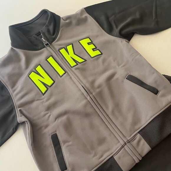 NIKE 2 pc sweatsuit - toddler size 18mo - Picture 2 of 5